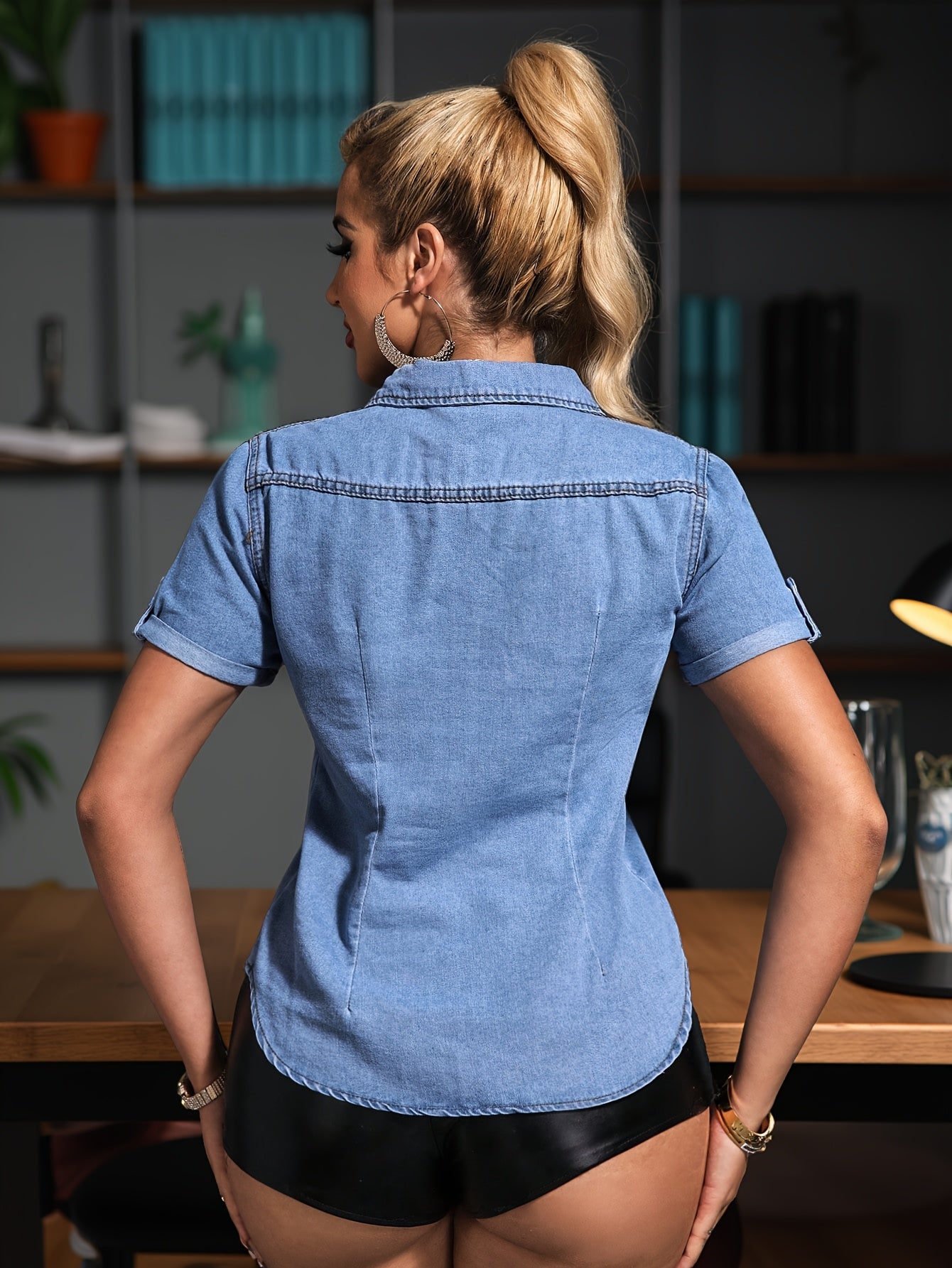 Women'S Stylish Washed Blue Denim Jacket - Slim Fit Short Sleeve Button-Up Shirt with Flap Pockets, Casual Street Style, Light Blue Denim, Spring\u002FSummer Essential, Versatile Layering Piece, Jean Jacket