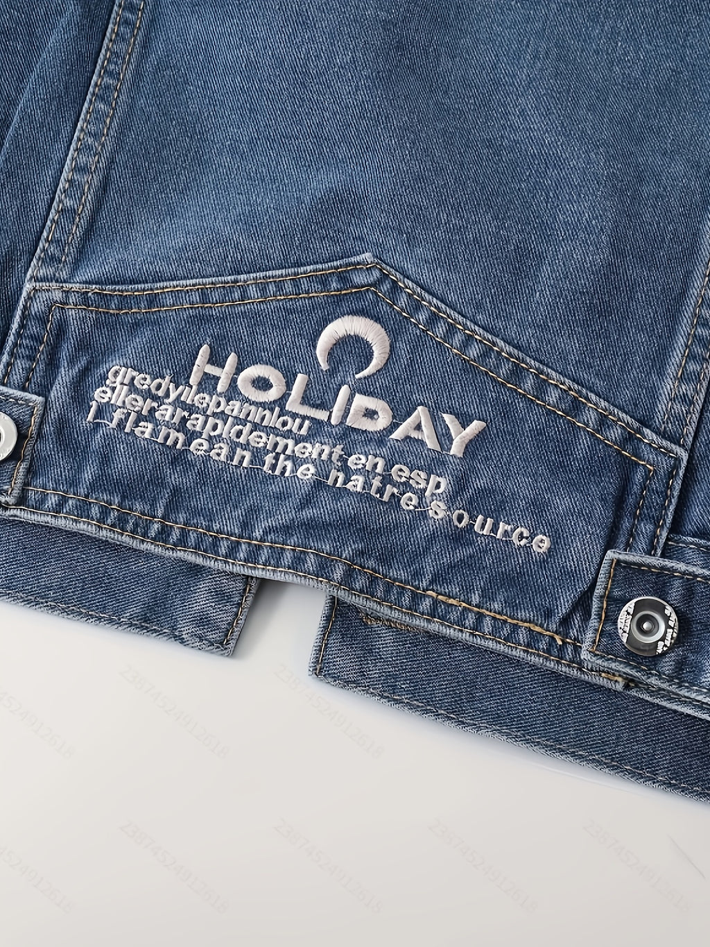 A Loose-Fitting Spring And Autumn Jacket in a Trendy Korean Style, Featuring Versatile Square Slant Pockets, Sleeveless Design, Short Length, And Single-Breasted Closure. The Hood Is Detachable, Making It a Stylish Hoodie Jacket.