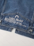 A Loose-Fitting Spring And Autumn Jacket in a Trendy Korean Style, Featuring Versatile Square Slant Pockets, Sleeveless Design, Short Length, And Single-Breasted Closure. The Hood Is Detachable, Making It a Stylish Hoodie Jacket.