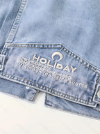 A Loose-Fitting Spring And Autumn Jacket in a Trendy Korean Style, Featuring Versatile Square Slant Pockets, Sleeveless Design, Short Length, And Single-Breasted Closure. The Hood Is Detachable, Making It a Stylish Hoodie Jacket.