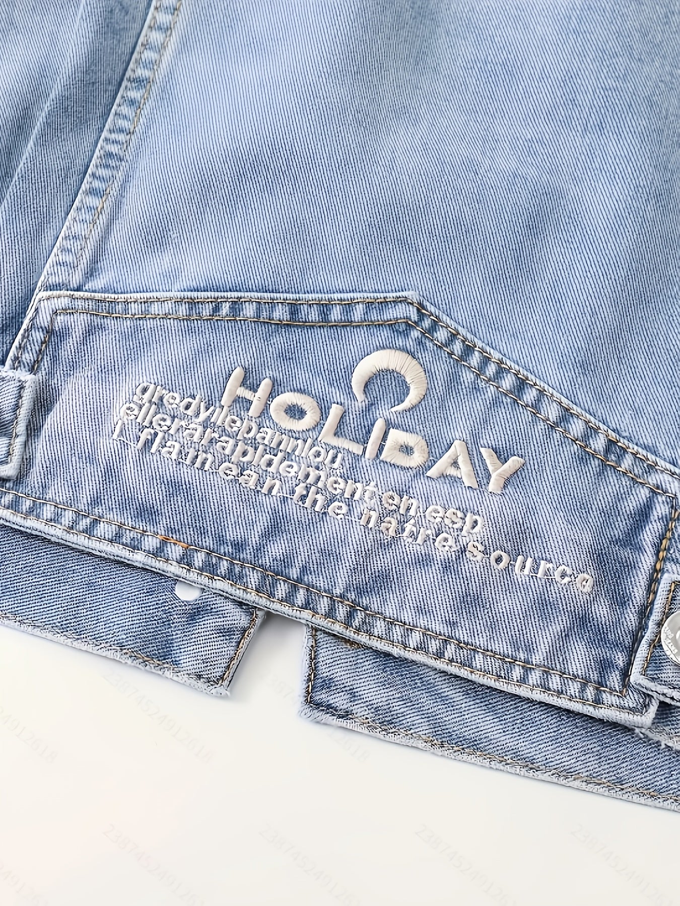 A Loose-Fitting Spring And Autumn Jacket in a Trendy Korean Style, Featuring Versatile Square Slant Pockets, Sleeveless Design, Short Length, And Single-Breasted Closure. The Hood Is Detachable, Making It a Stylish Hoodie Jacket.