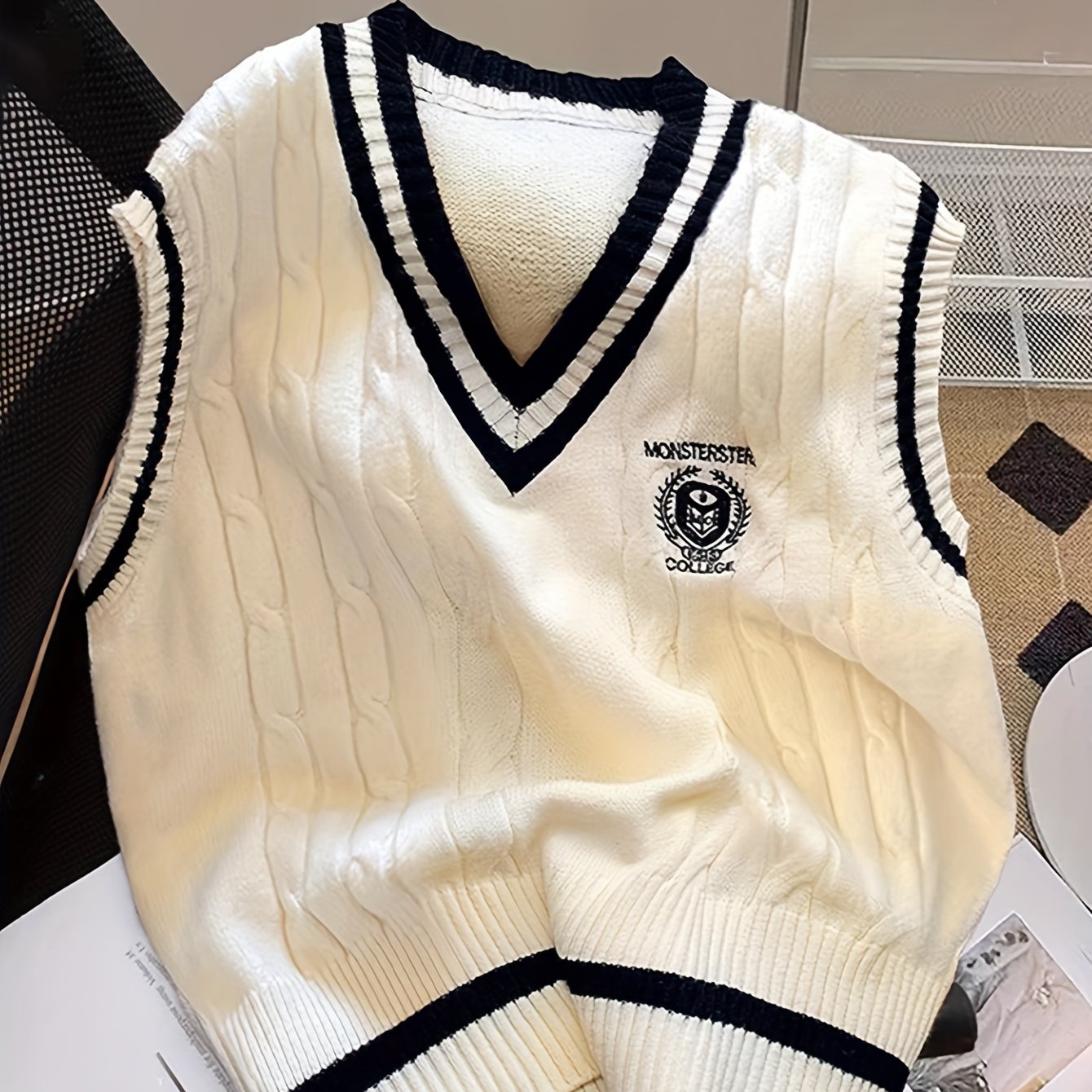 Elegant V-Neck Cable- Sweater Vest - Soft Acrylic-Polyester Blend, Color-Block Design, All-Season Versatile Layering Piece for Casual & Formal Outfits