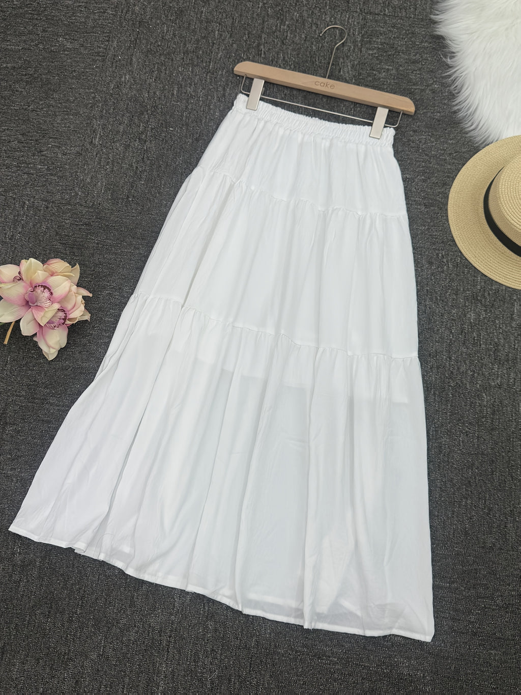 Elegant White Midi Skirt for Women - Flared Hem, Tiered Design, Slimming Effect, Perfect for Summer Fashion, Casual Summer Wear|Layered Look| Flowing Silhouette, Skirt for Dress